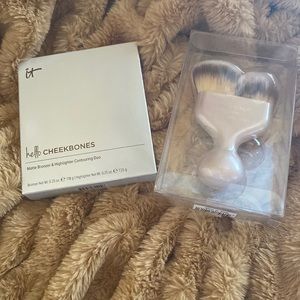 It cosmetics Hello Cheekbones along with the Heavenly luxe contour brush!